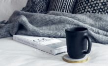 Dejlig blød plaid i sofaen